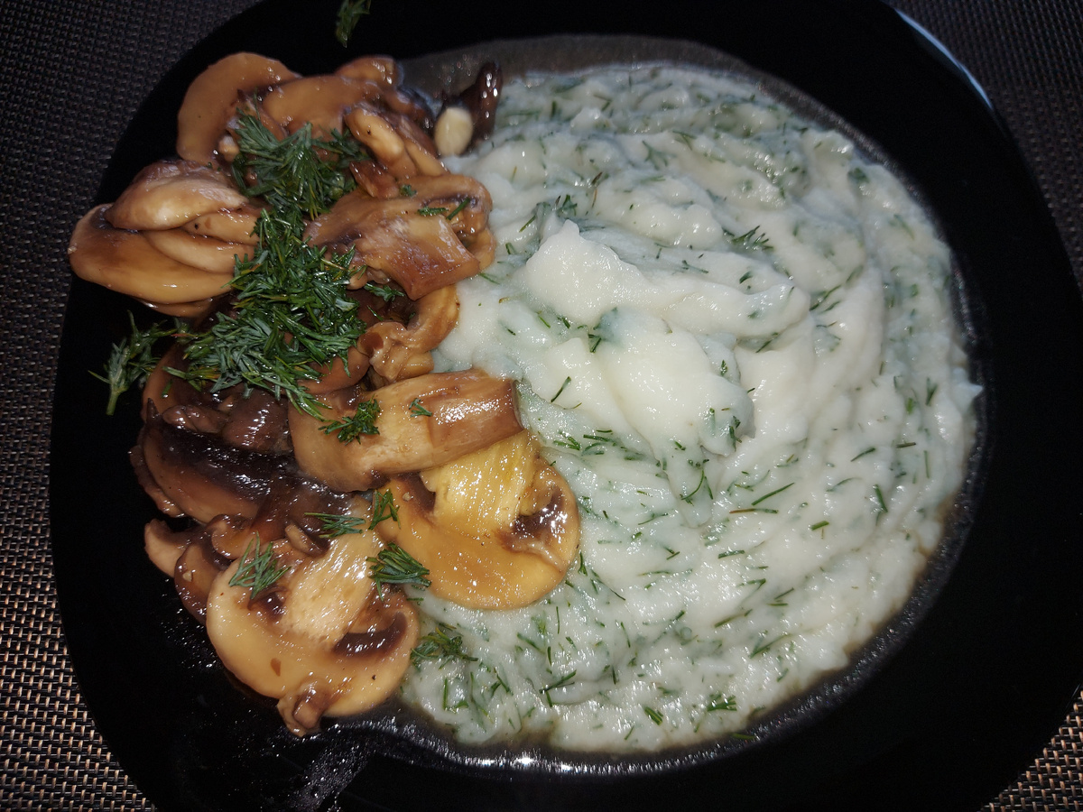 Блюдо из протокола FMD. Пюре из цветной капусты с малосольными шампиньонами..