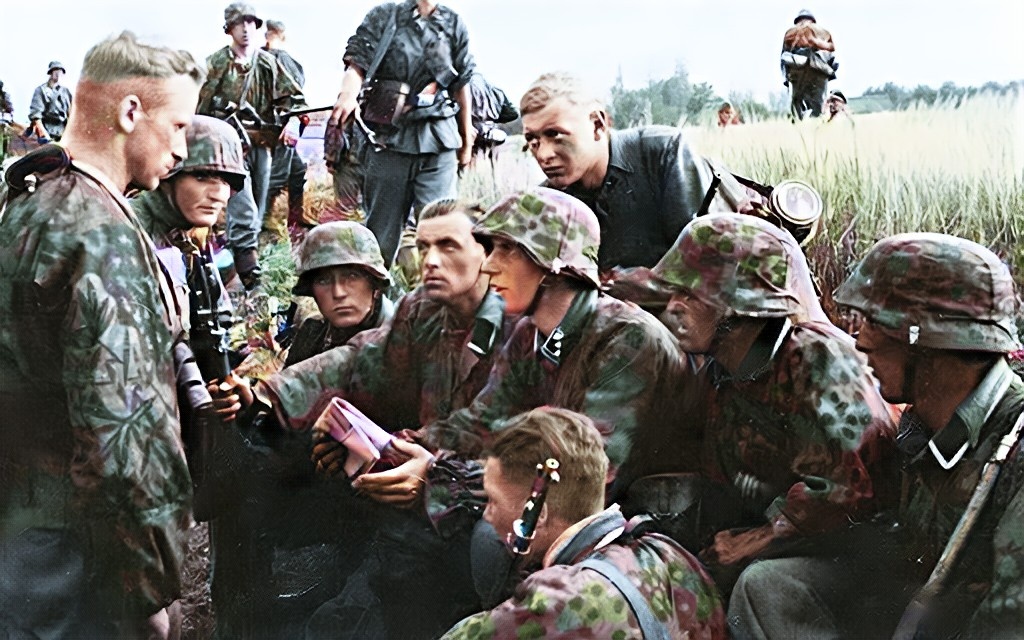Офицеры дивизии СС "Лейбштандарт". Харьков, март 1943 г.