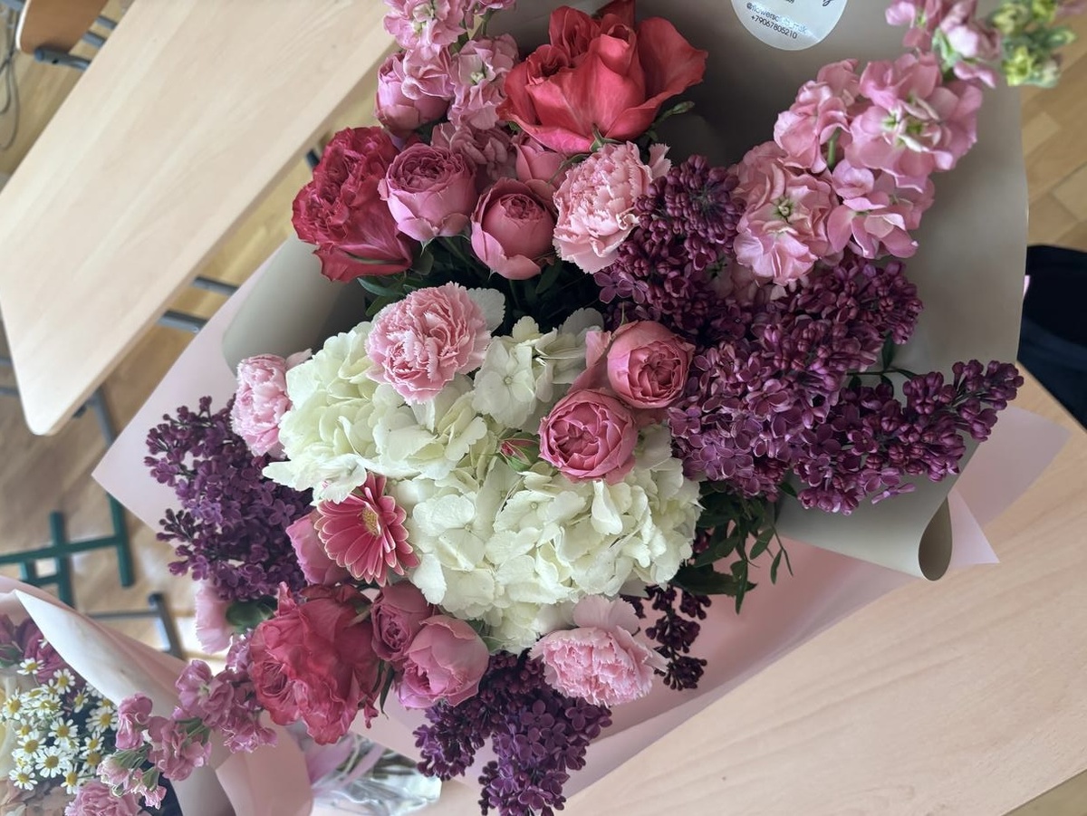 Фото автора. Виктор сегодня подарил классной руководительнице 