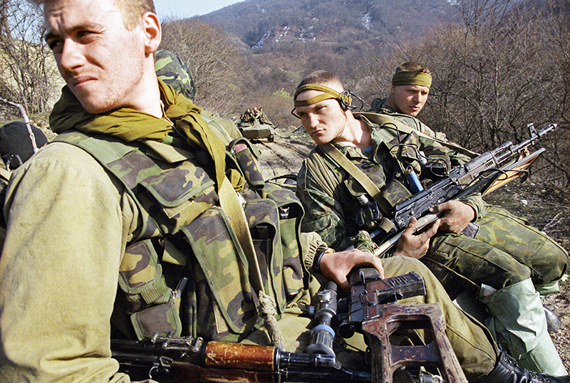 О простых и нормальных генералах