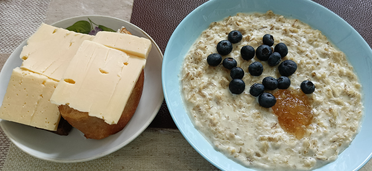 Опять каша и бутерброд