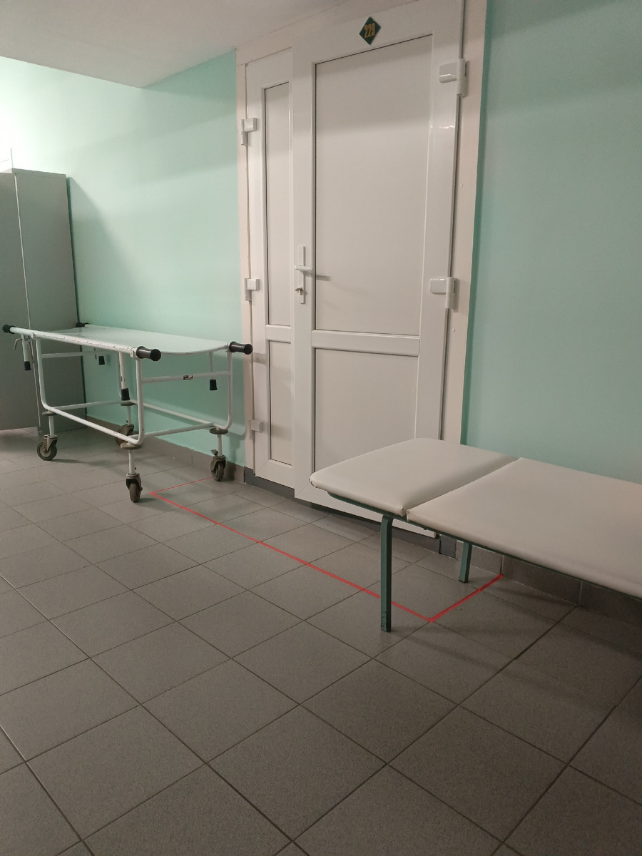 фото автора: в поисках решения проблемы с болью в пальце, местая поликлиника