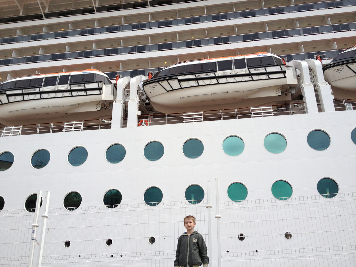 Современные круизные корабли впечатляют своими размерами 