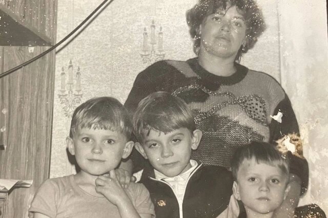    Из пациентки, которой пророчили потерю руки, Валентина превратилась в счастливую жену и мать четверых сыновей. Фото: Из личного архивa/ Семья Дубовых