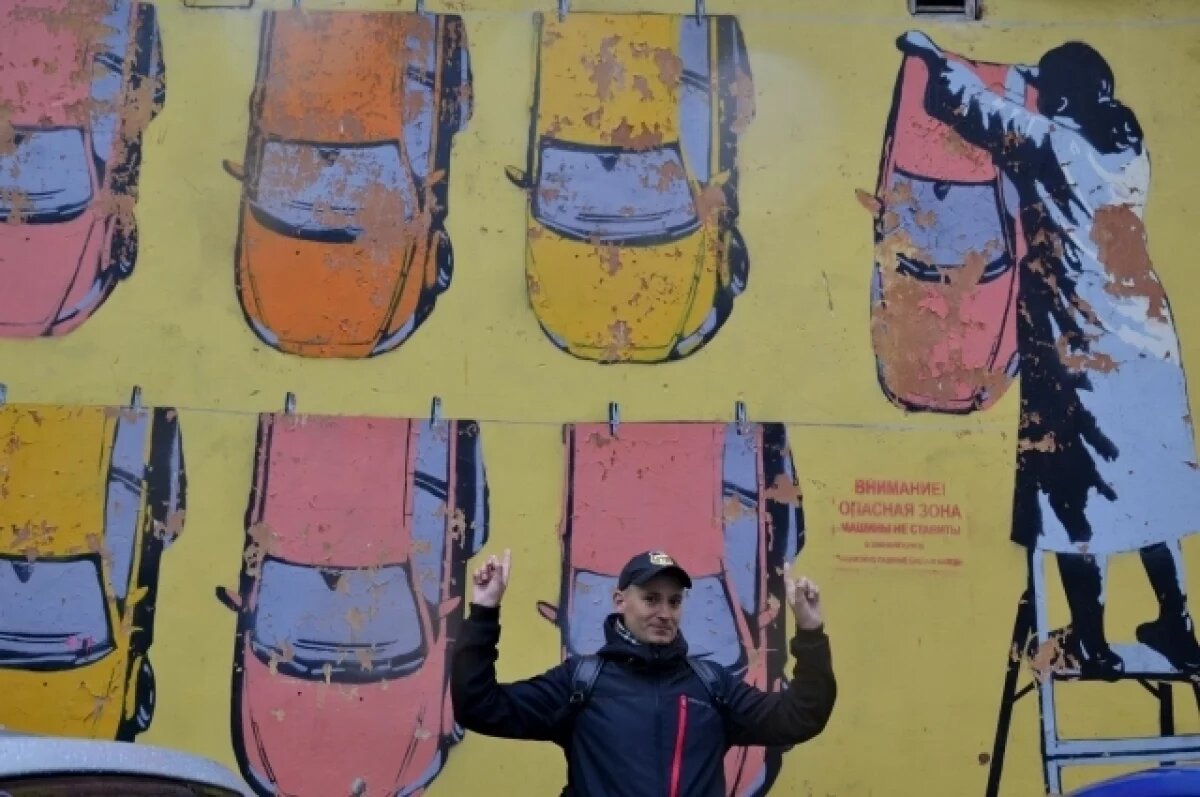    Алексей Чудинов много лет исследует уральский стрит-арт и каждый раз открывает для себя что-то неожиданное в нём.