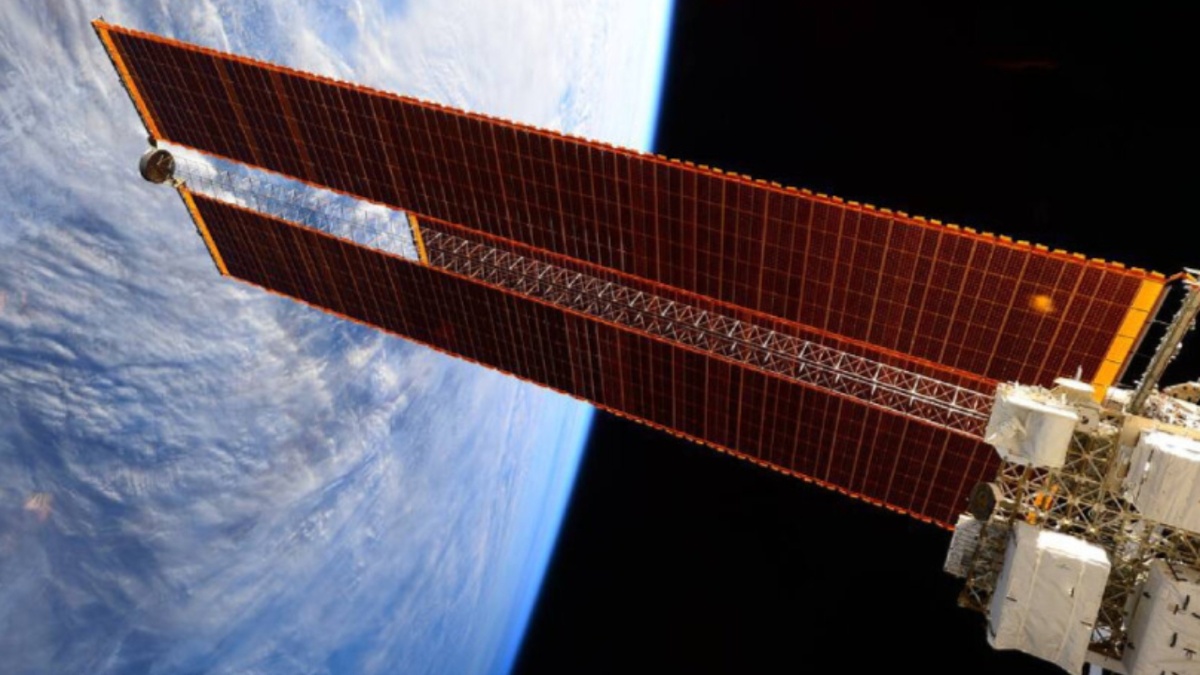 солнечные батареи на МКС 12 февраля 2015 г. | Авторское право на фото Саманты Кристофоретти 