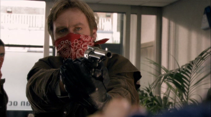 Ограбление по-британски. Почему «Тяжёлый вторник» — это «Подозрительные лица» с особым юмором?