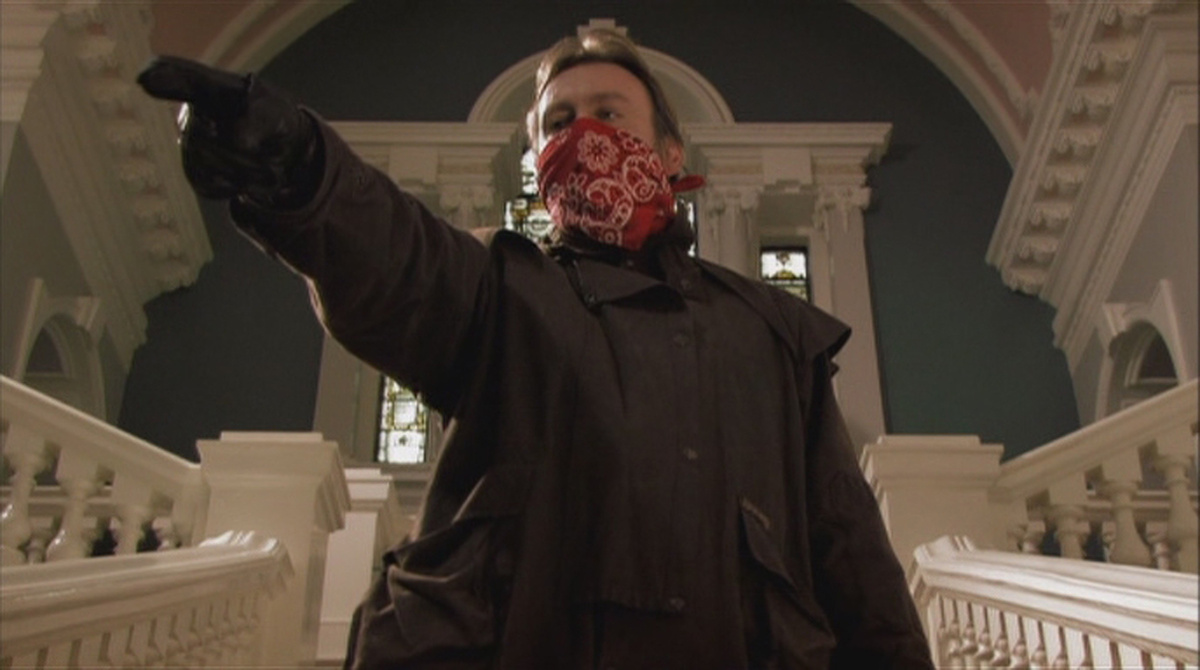 Ограбление по-британски. Почему «Тяжёлый вторник» — это «Подозрительные лица» с особым юмором?