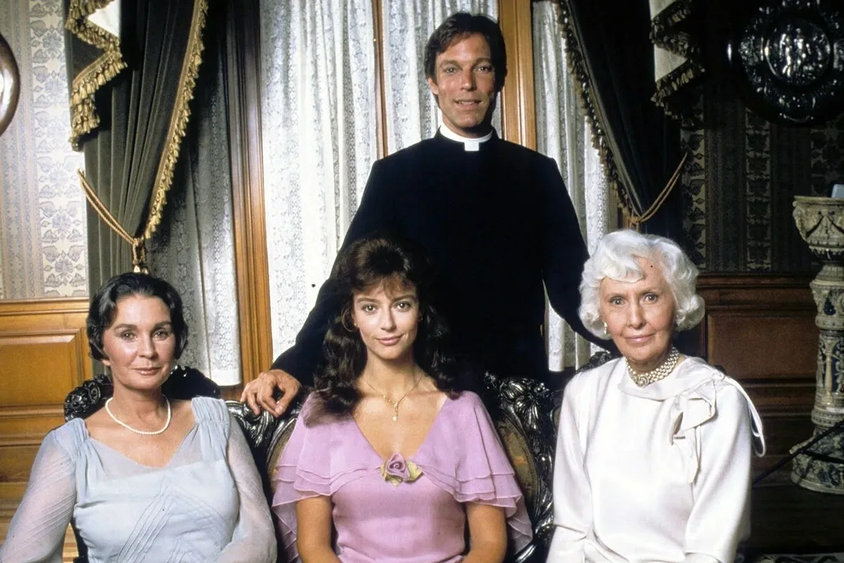 "Поющие в терновнике" (1983)