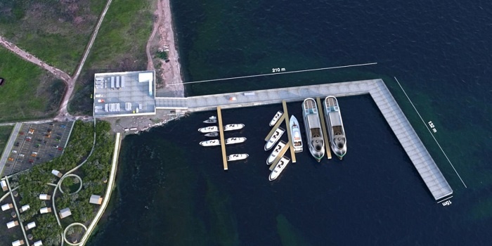 Информация впервые появилась в поселковом чате. Жители Култука обсуждали «непонятную» стройку в районе причала - территорию оградили бетонным забором, за ним работала техника, а проход к берегу Байкала перекрыт. Появились вопросы к местной администрации, и чиновники организовали собрание.