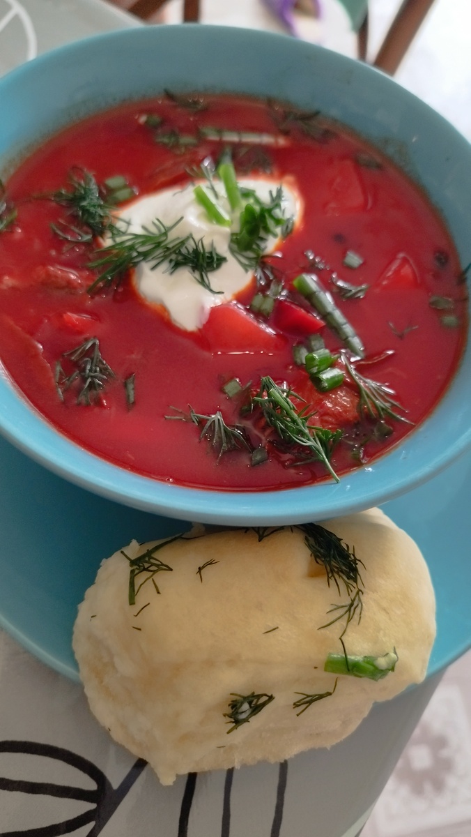 Борщ с пампушками