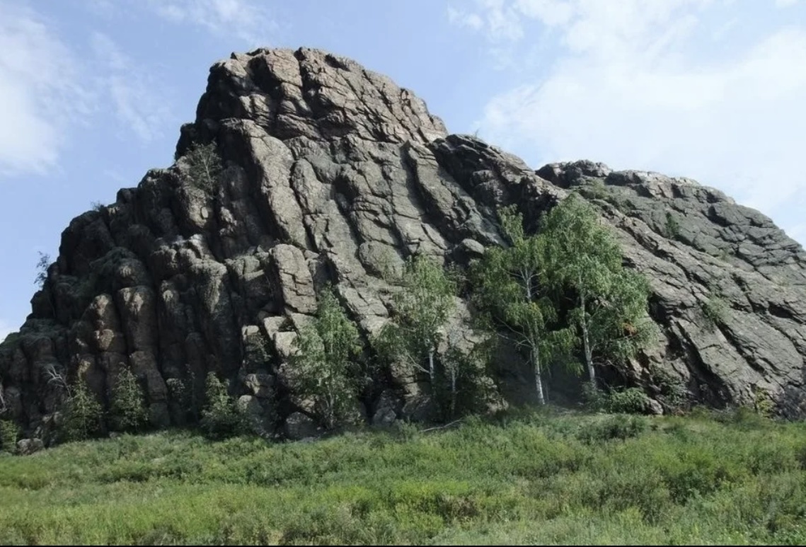 Синий камень.