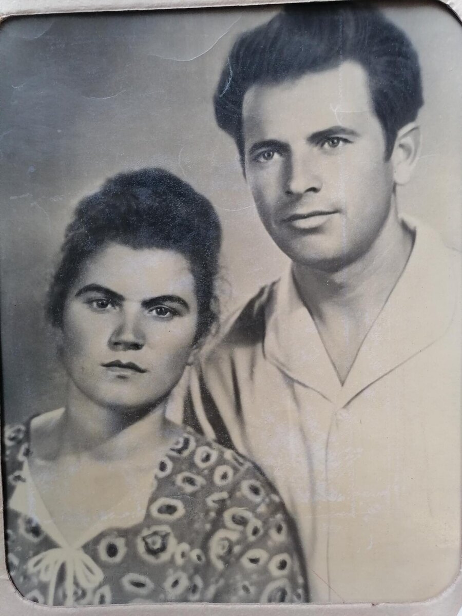    Борис и Валентина Красноруцкие были образцовой семьей. Оставшись вдовцом, Борис Александрович часто рассматривает это фото, вспоминая давно минувшие годы / фото из архива Красноруцкого