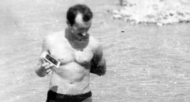 Очередной путешественник во времени: фото-загадка из Афганистана