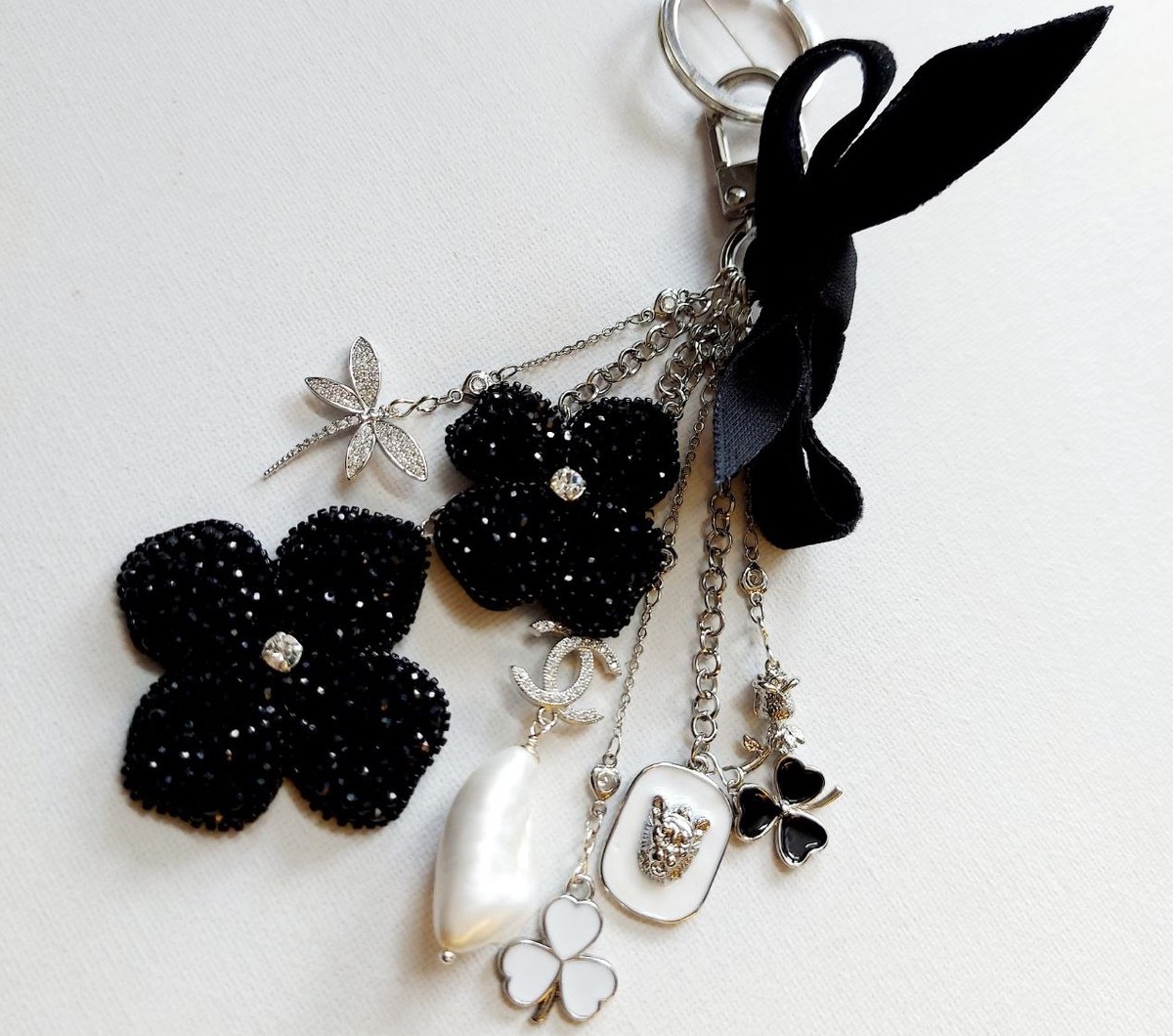 Брелок в стиле Chanel от Полины Кузнецовой - клуб кутюрной вышивки Broidery club