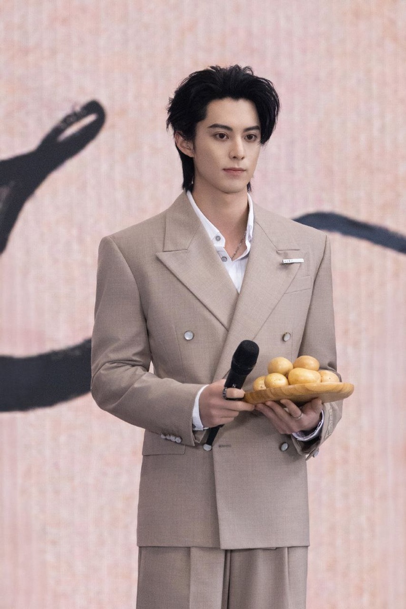 Актёр Ван Хэди. Листайте галерею...