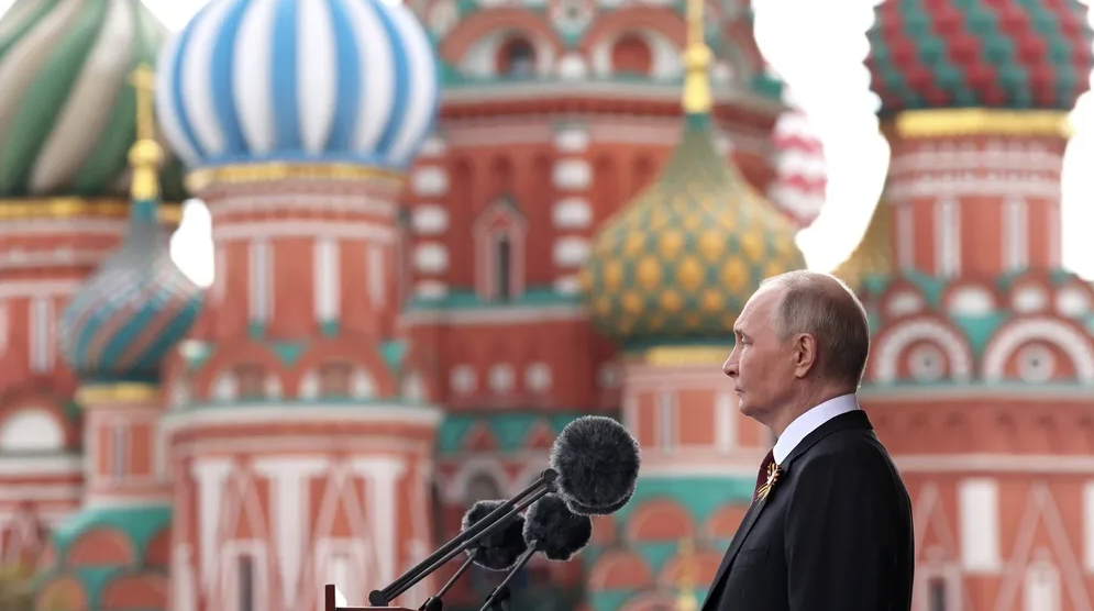 Президент России Владимир Путин на военном параде в Москве в День Победы над нацистской Германией во Второй мировой войне 9 мая 2025 года в Москве © Polaris/​laif