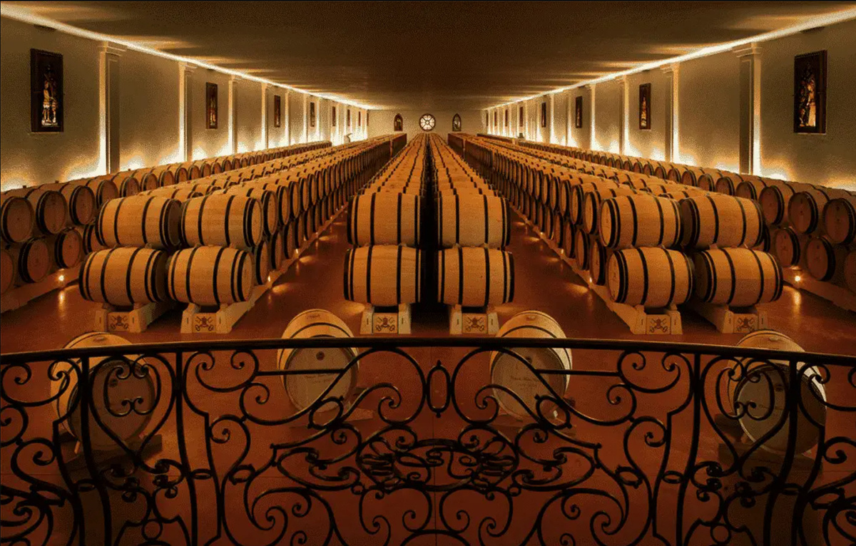 Погреб хозяйства Château Pape Clément. Pessac-Leognan, Бордо, Франция