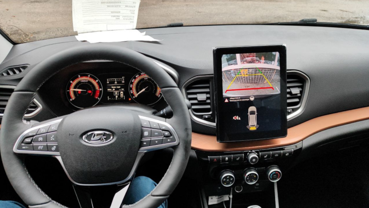 LADA Vesta SW Cross - вид с водительского кресла