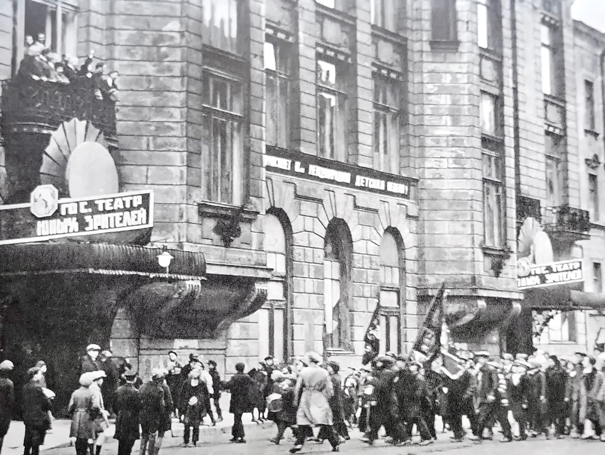 Моховая ул. 35.Фотография из книги «Ленинградский ТЮЗ» 1972 года издания.