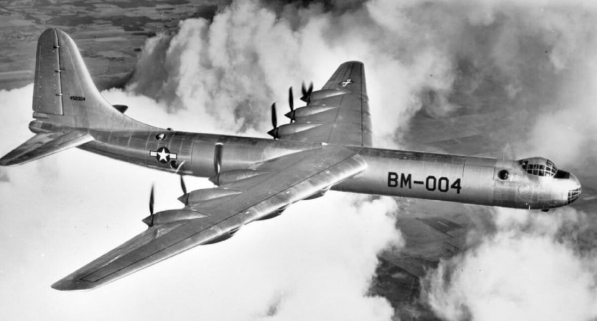 Бомбардировщик B-36 в полёте https://dzen.ru/a/WrP-n4E5uq5v6BVe?ysclid=makga9et38581895547