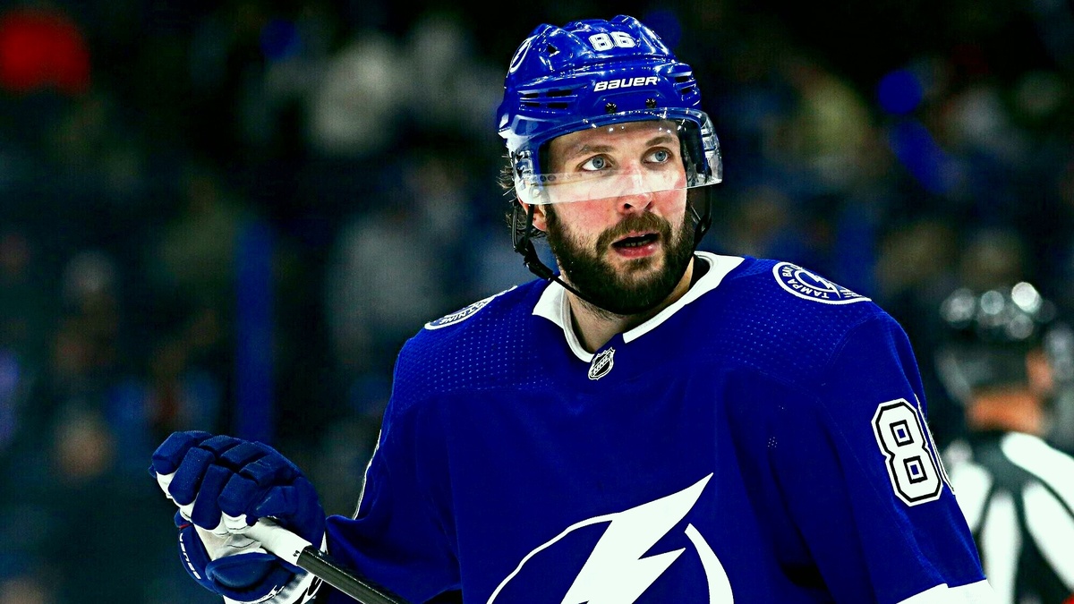 В Северной Америке одним из главных претендентов на «Харт» является русский хоккеист Никита Кучеров