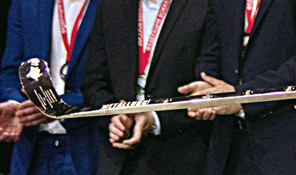 Первая «Клюшка» была вручена ещё в 1993 году, ещё даже до создания КХЛ