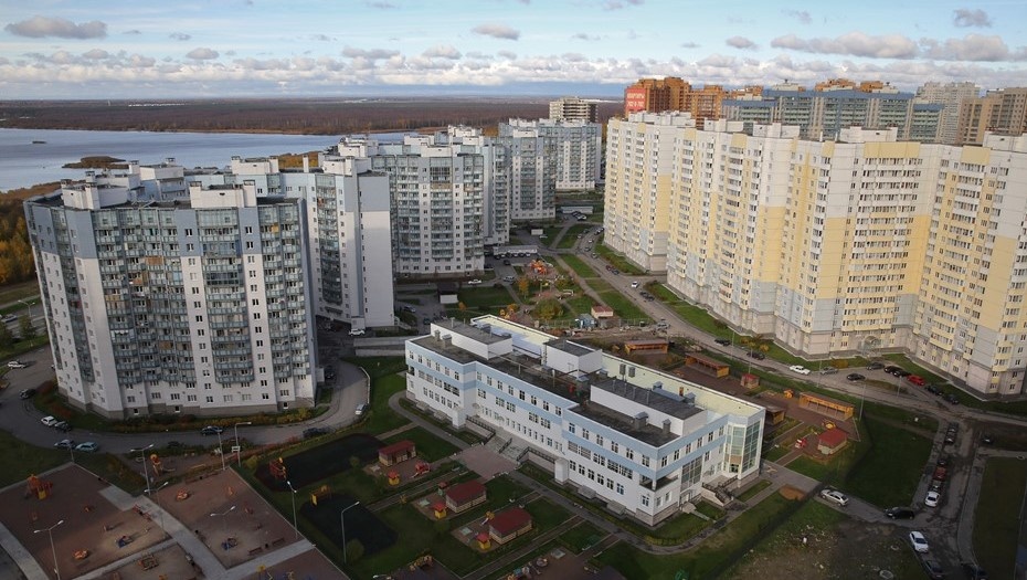    Новостройки на Шуваловском проспекте в Петербурге. Автор фото: Пётр Ковалёв / "Деловой Петебург"