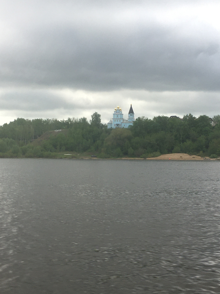 Вид на волжские берега с борта катера "Валдай 45Р"