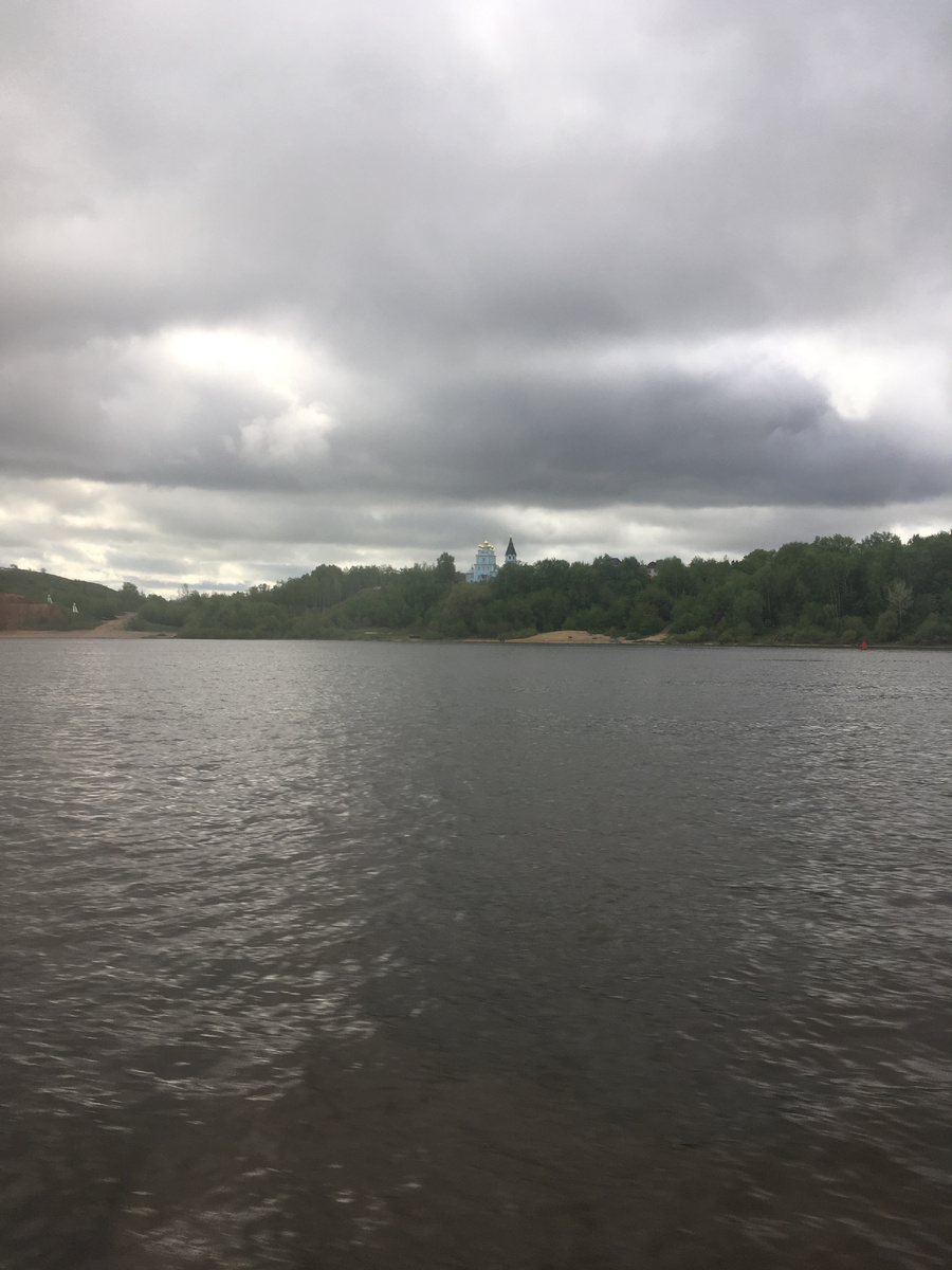 Вид на волжские берега с борта катера "Валдай 45Р"