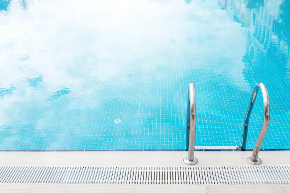 Хотя в Крыму есть море, в санаториях обычно имеются бассейны.