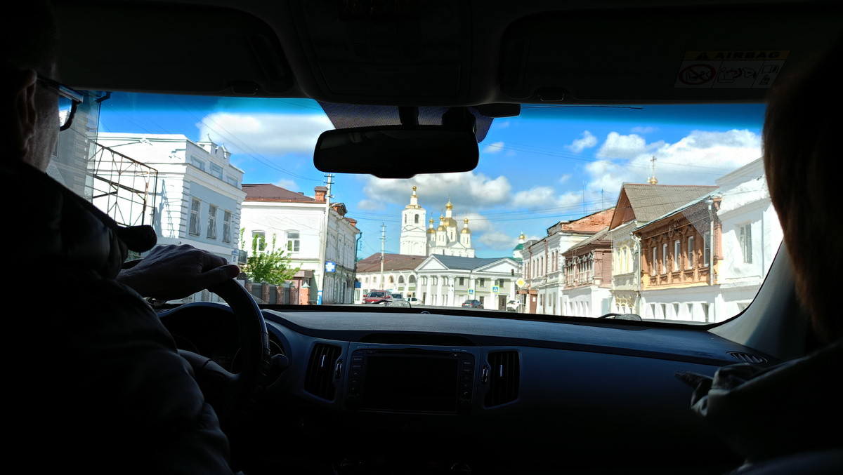 Храмы, домики под синим небом - душа трепещет