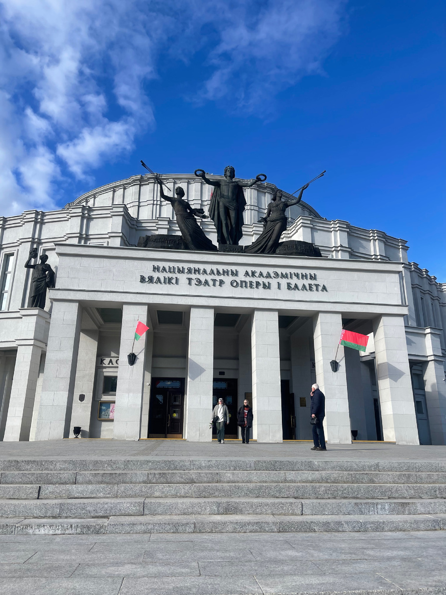 Главный вход 