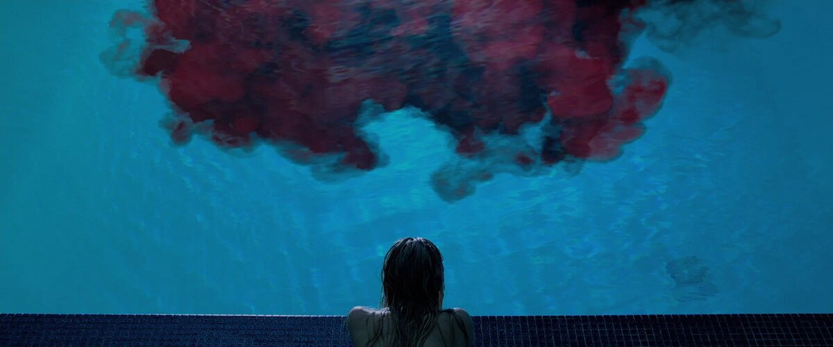 Кадр из Оно приходит за тобой (скриншот)