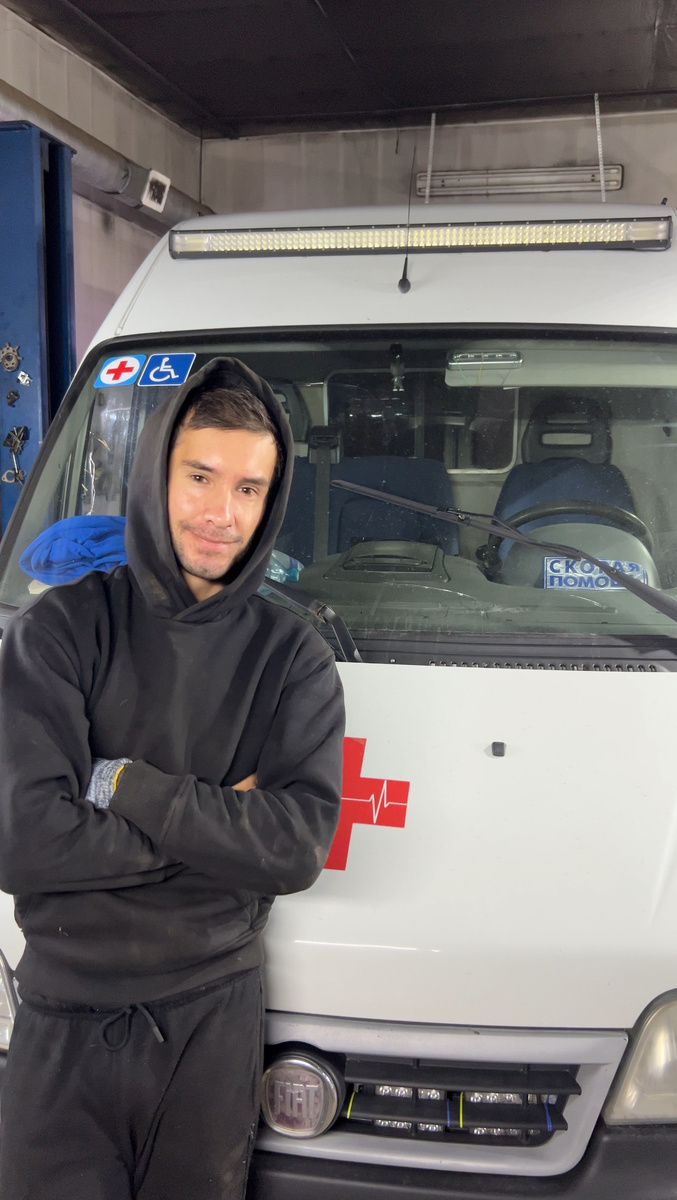 Ставер Роман открыл Бесплатный автосервис и помогает нуждающимся чинить машины.