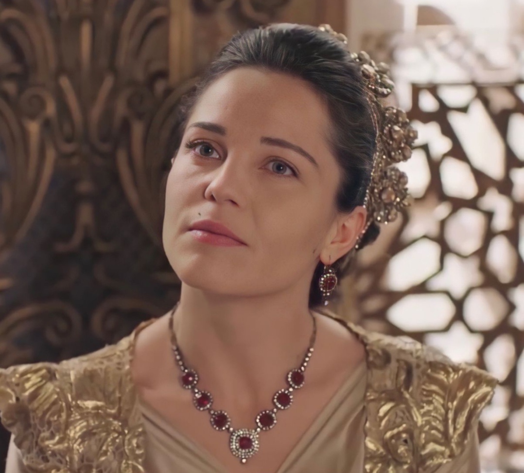 Валиде Хандан.