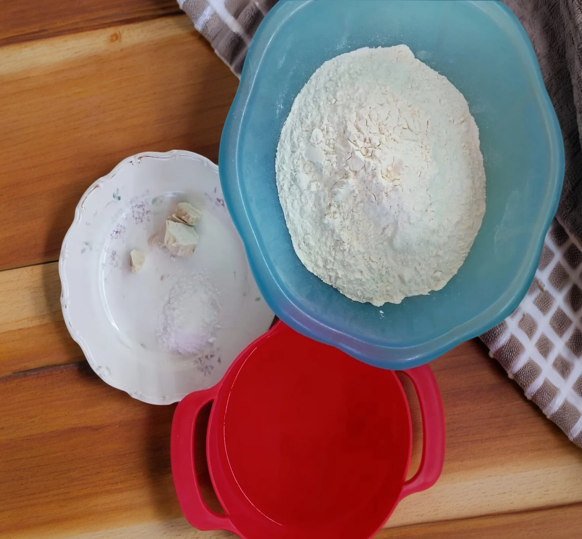 Муку просеивайте перед приготовлением.