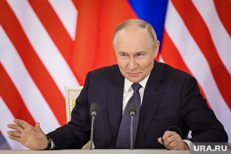    Кремль пошел на хитрость, допустив встречу президентов России и Украины, заявил политолог Алексей Зудин