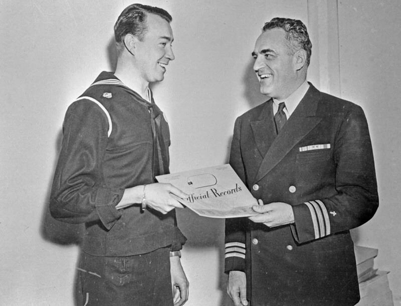 Уильям Патрик Гитлер уходит в отставку с флота