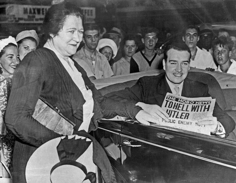 Уильям Гитлер со своей матерью. Заголовок в газете: "К черту Гитлера!"