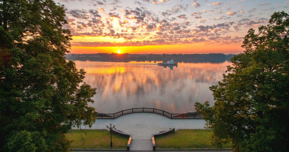 Иллюстративный материал заимствован из общедоступных ресурсов интернета, не содержащих указаний на авторов этих материалов и каких-либо ограничений для их заимствования