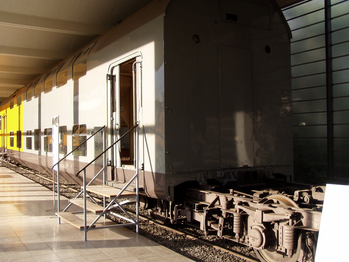 Вагоны LBE DW 8. На переднем плане тележка системы Якобса. Источник: https://de-academic.com/dic.nsf/dewiki/347298