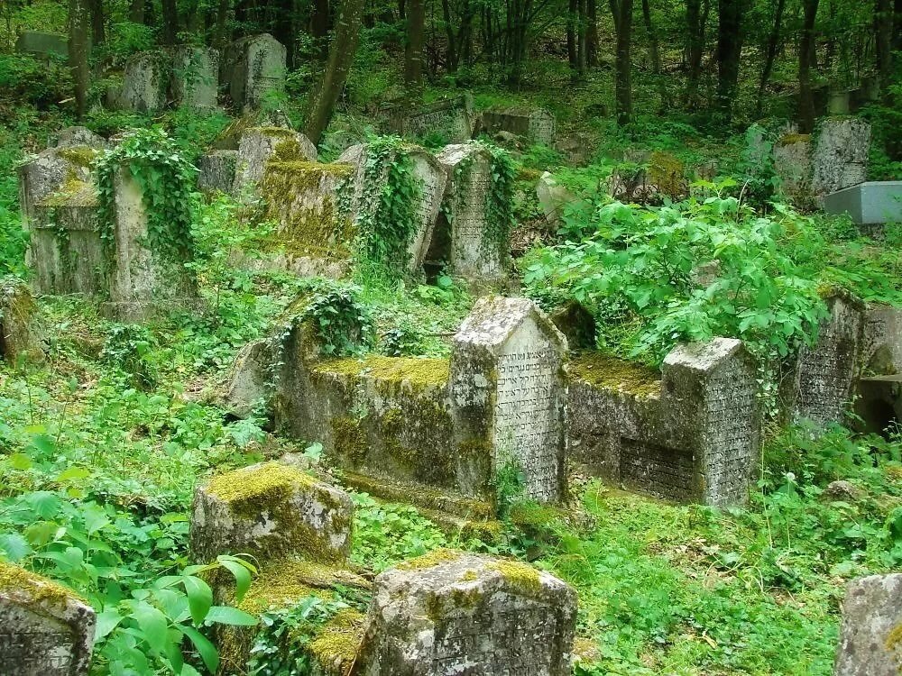 Караимское кладбище Балта-Тиймез