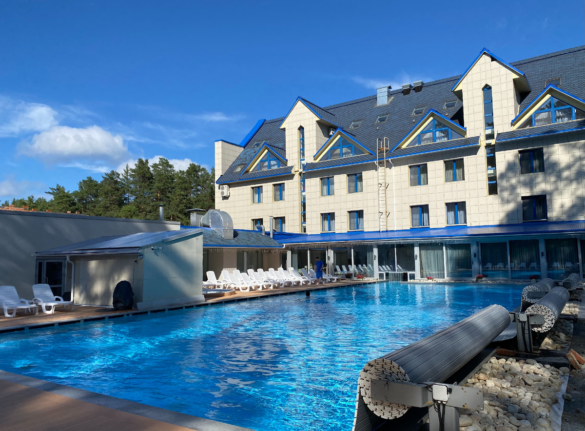 Бассейн Runwill Pools в отеле Крутики