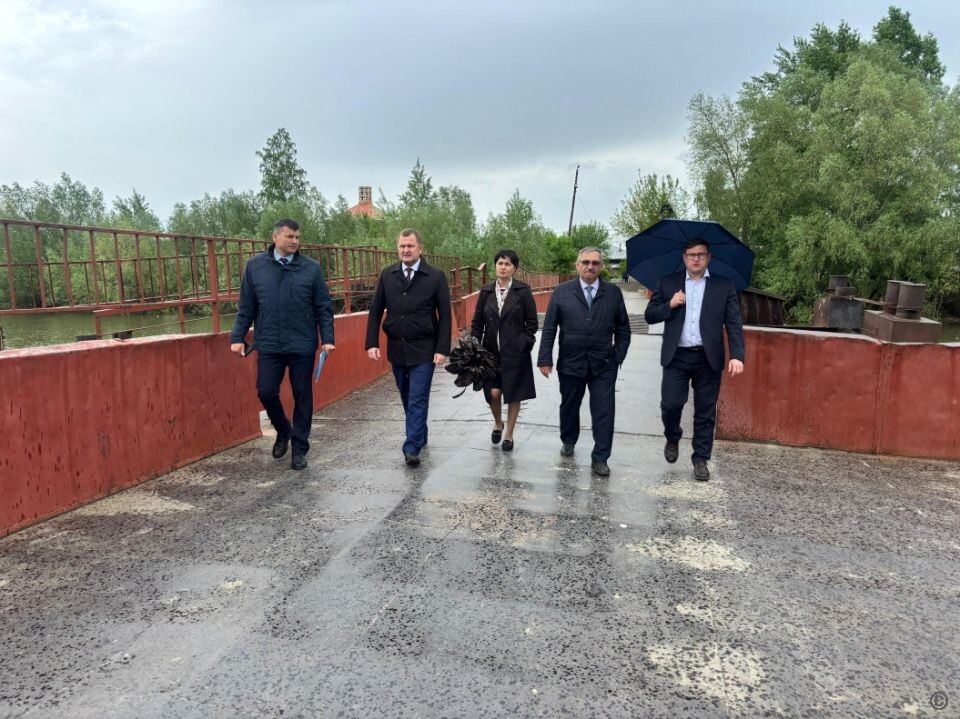    Выездное совещание в Затоне. Источник: barnaul.org