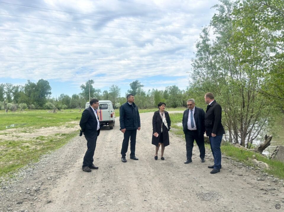    Выездное совещание в Затоне. Источник: barnaul.org