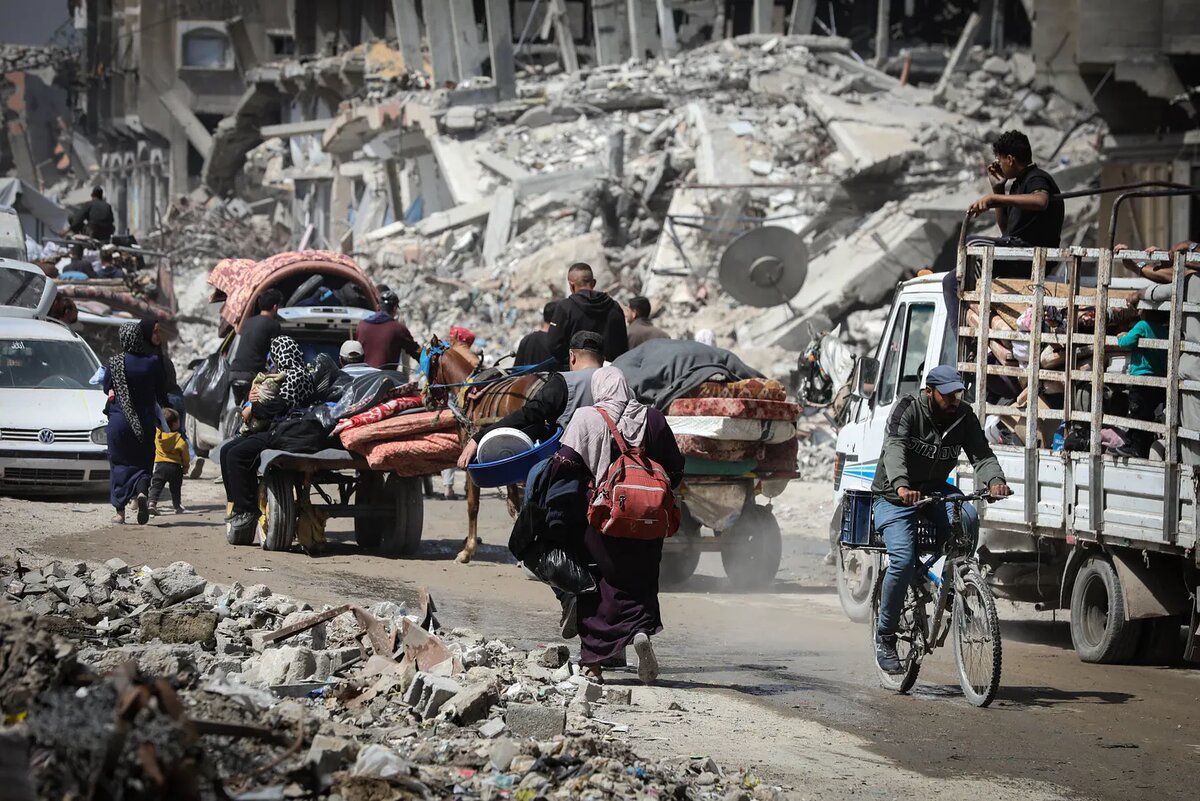 Массовое переселение из Бейт-Лахии после усиления израильских военных атак в Газе 16 мая 2025 года.