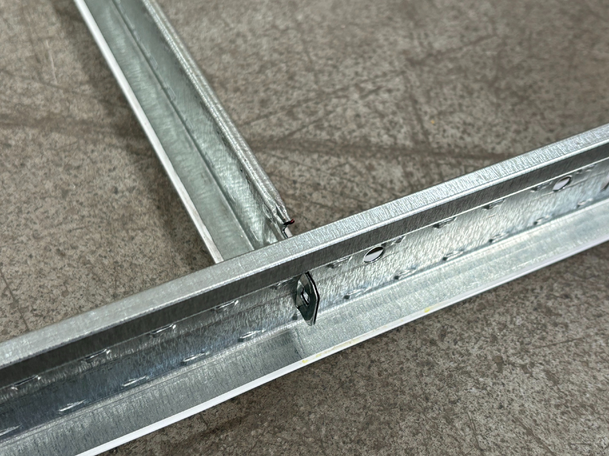 Т-образный профиль