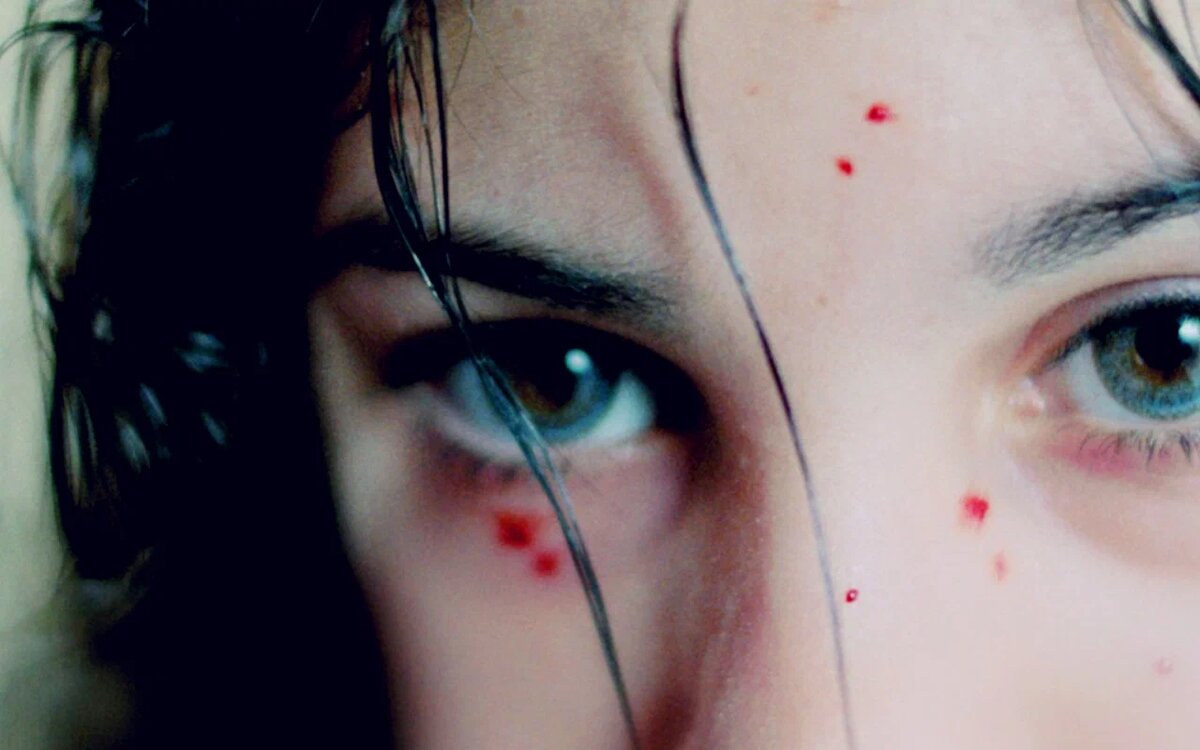 Кадр из "Впусти меня" (скриншот)