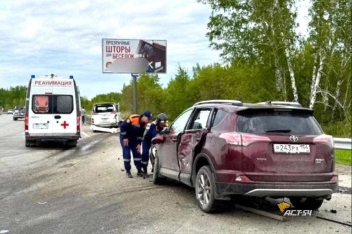    Кроссовер Toyota RAV4 разбился на Советском шоссе в Новосибирске